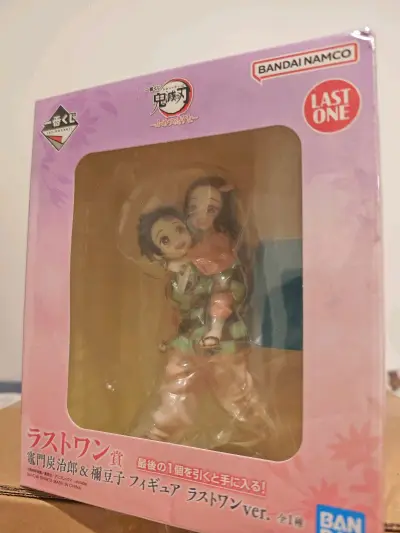 它的筛选系统非常细致，可以从品牌、成色、甚至瑕疵类型精准定位，帮我避开了不少“照骗”陷阱。在挖煤姬蹲万代一番赏手办太合适了！很多日本玩家抽到重复款会直接挂出，价格比国内市场温柔不少。我淘到的last赏手办，不仅全新未拆，卖家还用泡泡纸裹了好几层，运输零损伤。虽然要拼...