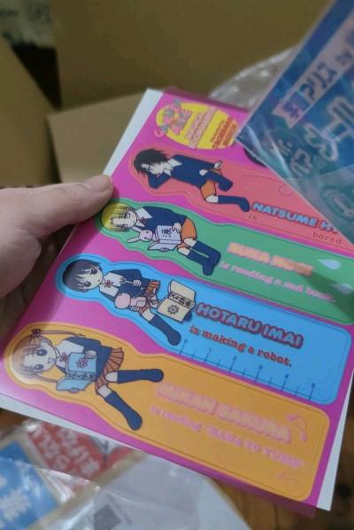 终于收到找了很久的爱丽丝学园周边 太幸福了！！包装严实，到手丝滑，挖煤姬的购物服务一如既往的好，会继续多多采购～