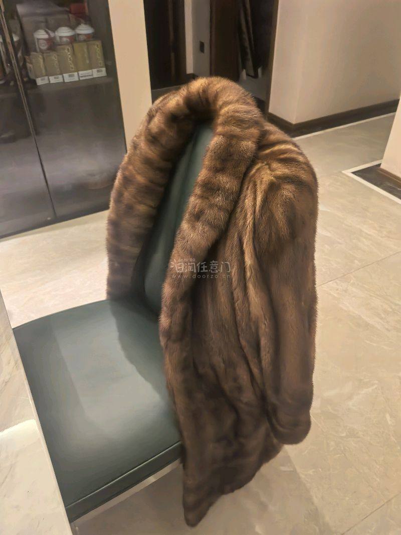 观望了大半年的貂皮大衣，终于在挖煤姬蹲到了梦中情款！作为日淘老玩家，这次中古貂购物体验直接封神，把攻略和惊喜全分享给你们～
 
搜索时直接用“mink coat”“毛皮”关键词更精准，还能筛选卖家信誉和商品成色，我特意避开了低价长毛款和鲜艳染色款，最终锁定一件标注“...观望了大半年的貂皮大衣，终于在挖煤姬蹲到了梦中情款！作为日淘老玩家，这次中古貂购物体验直接封神，把攻略和惊喜全分享给你们～
 
搜索时直接用“mink coat”“毛皮”关键词更精准，还能筛选卖家信誉和商品成色，我特意避开了低价长毛款和鲜