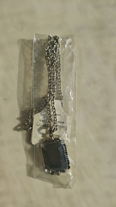 第4次在日淘购物了，这次用的DEL发货，没有损坏，包装用很多气泡，每次购物都会买手链和项链，因为煤炉便宜，下次还会买