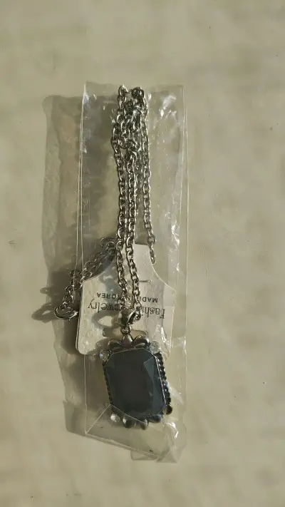 第4次在日淘购物了，这次用的DEL发货，没有损坏，包装用很多气泡，每次购物都会买手链和项链，因为煤炉便宜，下次还会买