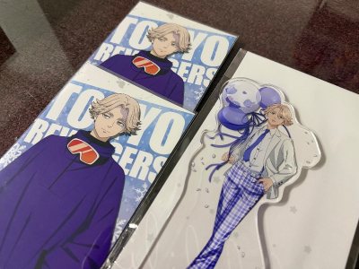 刚收到乾青宗的这套周边！立牌做工超精致，明信片和胶片透卡都完好无损，挖煤姬包税线价格真的很给力，完美品相太满足啦✨