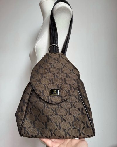 挖煤姬是一款非常方便的软件。从购买到发货都非常顺利。这次捡漏了，以非常划算的价格拿下了很多包包。给挖煤姬的包装点个赞，收到了东西也没有损坏，很顺利的一次海淘