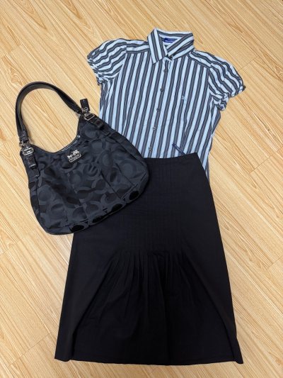 在挖煤姬种草了很貌美的巴宝莉衣服，这次终于下手了，到手的衣服没有什么瑕疵，感谢挖煤姬代切速度快，帮我买到了心仪的衣服～