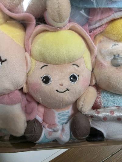 太可爱啦，这些娃娃国内都卖得很贵，还好有挖煤姬这个良心软件，不然又要大出血了。已经把娃娃放进我的痛包里了，真是太好看啦！