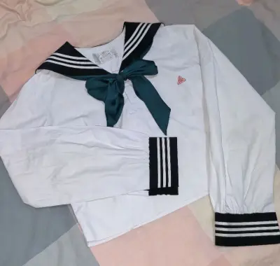 这次切的商品是一件日制校供水手服，不得不说挖煤姬平台的快递还是一如既往的好，大概一周左右就能拿到，再加上使用了很多积分和优惠券，我这一单的国际邮费就很实惠了。衣服质量非常好，到手和新的一样，并且也没有异味。总之这一单的体验非常好，以后还会继续在挖煤姬切煤。