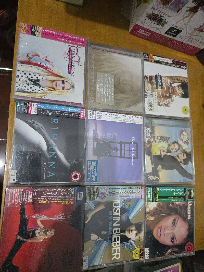又淘了一大堆欧美CD，有Rihanna的小贾斯汀的，日版音质果然是最好的，包装和质量那是没的说。海淘认准挖煤姬，物流安全有保障 服务好 速度快