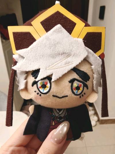 四个手办加一个努努全安全下车，状态绝了，每一个都完好无损，包装仔细，细节完美，特别是小皇帝，没有断头断发特别美萌！价格比国内好很多，下次还来！