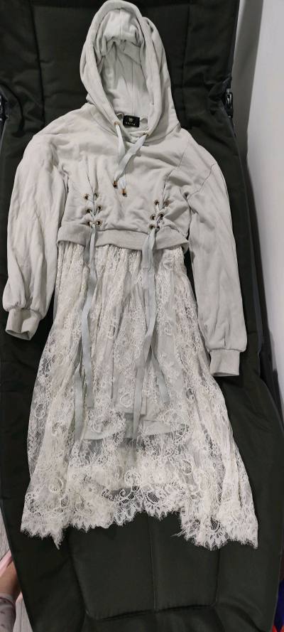 很喜欢滴泪系量产型和绿色系，但是这个颜色太少了，只能淘中古，感谢挖煤姬让我切到这么好价又成色好的美衣，爱你