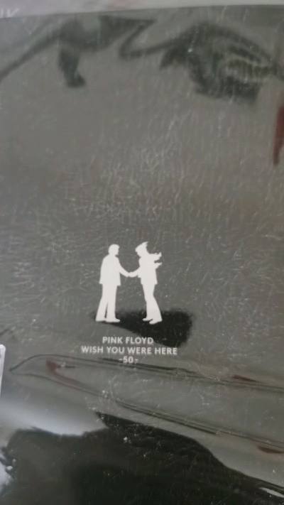 pink Floyd的Wish you were here 50周年大套盒终于到货，非常给力的物流，不用一个月的海运，性价比也很高。