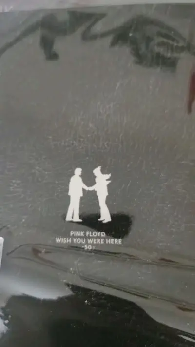 pink Floyd的Wish you were here 50周年大套盒终于到货，非常给力的物流，不用一个月的海运，性价比也很高。