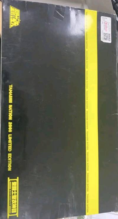 万代这款08年会场限定的黑盒冥衣史昂，它跟白盒的不同就是这是白盒和黑盒的差别就在于白盒的比黑盒多喷漆座椅，金黄色的头发，咖啡色的头发，但是黑盒的TV头发白盒没有，黑盒是没有座椅的。黑盒性价比也是十分不错的，感谢挖煤姬给我机会淘到这个宝贝！！