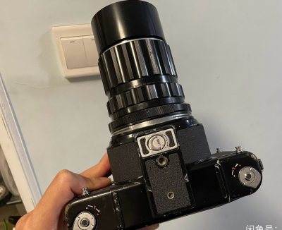 摄影路上的一个里程碑达成！心心念念的“大坦克”宾得67一代终于从挖煤姬安全抵达。被它传奇的6x7画幅和沉稳的机械质感种草多时，这台机身状态极佳。每一次过片、每一次按下那标志性震耳的快门，都充满了无与伦比的仪式感与信赖感。中画幅的黄金比例，就由它来为我诠释。