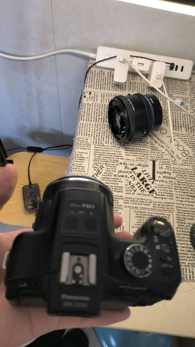 这次购买的是松下的两台长焦数码相机，一款入门型号一款中端型号，贵一点的那台电池盖没有了但是也能开机，还算不错。