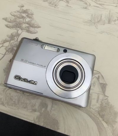 挖煤姬海淘日系复古相机体验直接拉满～中文界面操作无门槛，日文详情一键翻译，新手也能轻松上手。物流超给力，很快就到手，全程可追踪超安心。包装太扎实，相机裹满气泡膜，到手成色和描述一致，镜头通透无霉斑，功能全好。价格比国内划算不少，还能叠加优惠券，客服响应也快。复古相机...