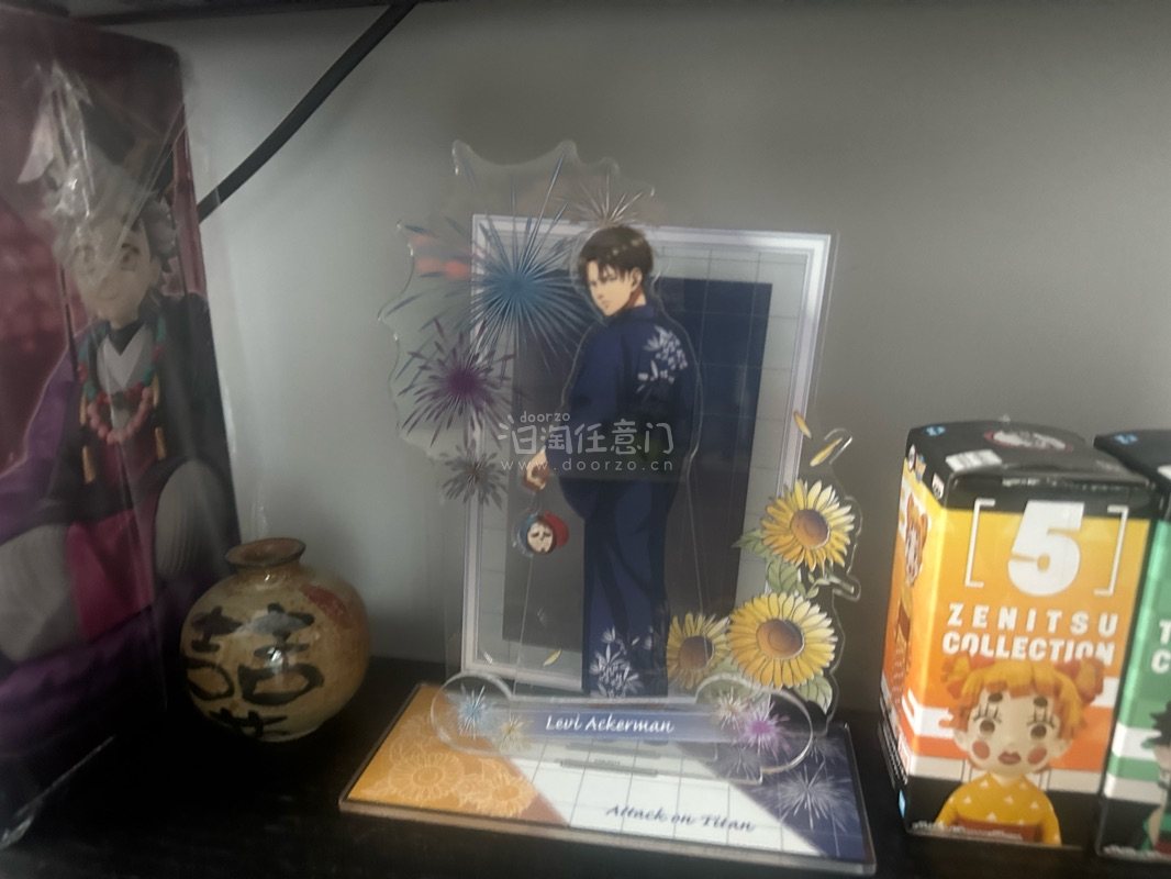 终于等到我的海淘包裹开箱啦！这次入手的是《进击的巨人》和日本GiGO联动的向日葵系列限定周边，主角正是利威尔·阿克曼✨

• 拆箱体验：从日本直邮过来包装超严实，拆开就看到利威尔的两款亚克力立牌，一个是白衬衫捧向日葵的温柔造型，另一个是深蓝色和服的和风款，还搭配了烟...终于等到我的海淘包裹开箱啦！这次入手的是《进击的巨人》和日本GiGO联动的向日葵系列限定周边，主角正是利威尔·阿克曼✨

• 拆箱体验：从日本直邮过来包装超严实，拆开就看到利威尔的两款亚克力立牌，一个是白衬衫捧向日葵的温柔造型，另一个是深