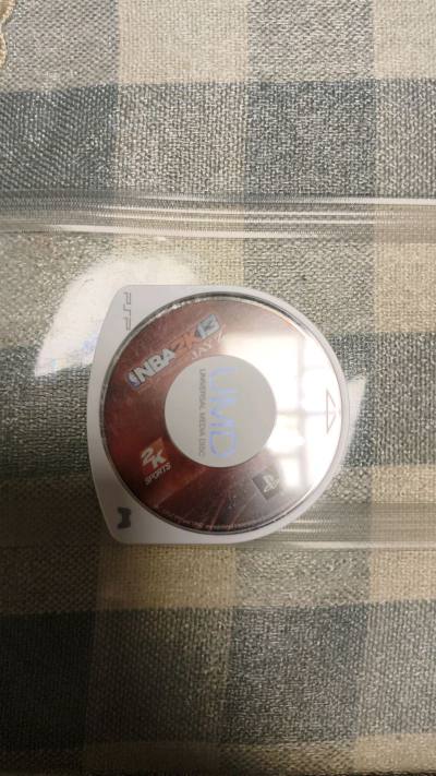 这次买到了几个psp的umd光盘，虽然游戏没有外包装盒，快递也没有损坏。很满意的一次购物，以后会继续购买的