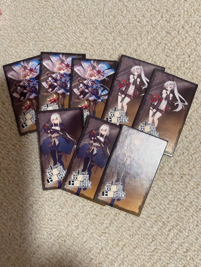 在挖煤姬淘了几张少女前线秋叶原限定小卡，虽然是老物，但是包装仔细无损伤。EMS直邮速度比预想快，关税申报清晰。虽然运费小贵，但能收到稀有谷子真的很开心！适合追求绝版周边的指挥官～
