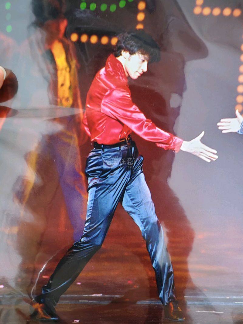 二十多年前的古早写真，已经绝版的收藏，被我在挖煤姬挖到宝啦！照片还是很新的，保存完好，价格很划算，挖煤姬的物流也很给力，包装箱很干净，很好的购物体验