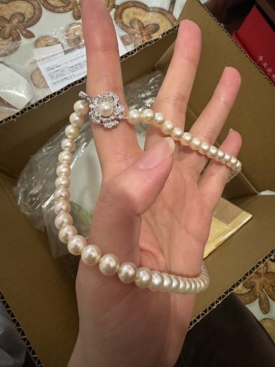 第一次日淘，日亚拍到了爱的紫貂，还有美貌的狐狐再加一条akoya～选了拍照，还是很需要这个服务的～选的邮政还是挺快的，就还是不可避免的被税了～收到包裹包的好好，挺靠谱的！下次还会选择挖煤姬哦，日拍友好！新手友好！