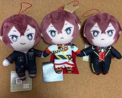 扭曲仙境Riddle收集进度+N
看着这一整排不同造型的Riddle真的非常满足。每一套衣服的细节都做得超用心，刺绣和配色都完美还原游戏设定。