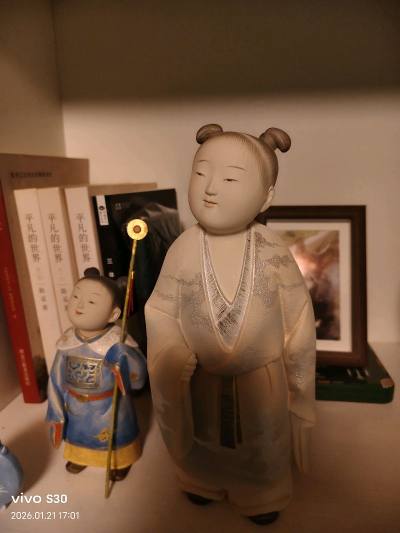 他好像从中国古画里走出来一样