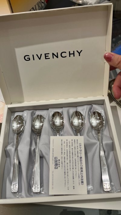 Got lots of givenchy hardwares.  Glad to findthis website to find a lot of good stuffs .  Love it.  Will come back shopping againa an...