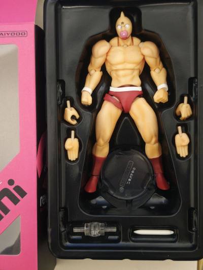 这次分享的是海洋堂mini筋肉人，这款小人尺寸小于大部分6寸可动人偶，但是可动丝毫不差，肌肉刻画也单位，可以揣在身上随时随地拿出来把玩两下，感谢挖煤姬让我买到了它