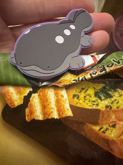 平台对接煤炉、乐天等多个站点，绝版的动漫周边一搜就有，代拍效率超高，看中的好物根本不用担心抢不到。这次的挂画印刷清晰，色彩和原画一致，色纸的签名复刻也超逼真，品相完美。物流运输全程有保障，包裹加固得超严实，挂画还做了防折处理，收到的时候一点褶皱都没有。不用外卡，支付...