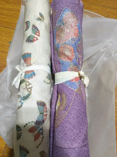 已经到手一段时间了~日拍的正绢和服真的非常美好~物流比平台预计时间要快~打包的箱子超级结实！开开心心继续拍~