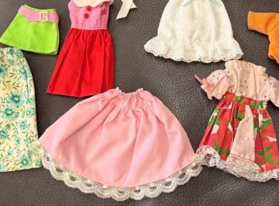 真的很热衷于在挖煤姬日淘一些颜色很漂亮的娃娃的小衣服，这次收到了之后也是不出所料的非常满意！娃娃的衣服很合尺寸，而且看了一下商标都是日本正版的，没有问题！满意满意！