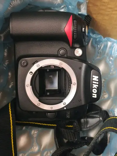 刷app主页刷到了d90，看到成色很好果断下单 ，这台d90早期最初应该是五千多 现在虽然是几百但是也很有纪念意义，感谢平台让我收到物美价廉如此好的橙色