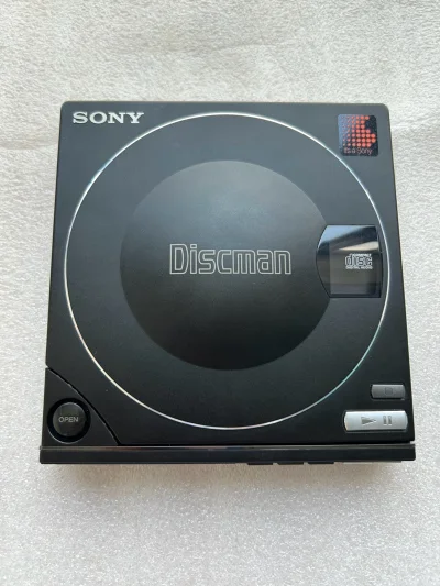 海淘两台机器回来，一台索尼Sony  d100随身听，另外一台是日立p100随身听，这机器比较少，一次愉快的海淘经验