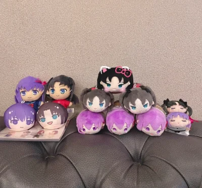 一拆开到手真的震惊到我了，五颜六色的毛绒玩偶，躺在箱子里面，真的好可爱！很开心，能用挖煤姬淘到这么多我喜欢的动漫角色的毛绒玩偶，这单走的是竹蜻蜓，使用竹蜻蜓也好多次了，每次都非常好用，没有问题，打包也很结实！