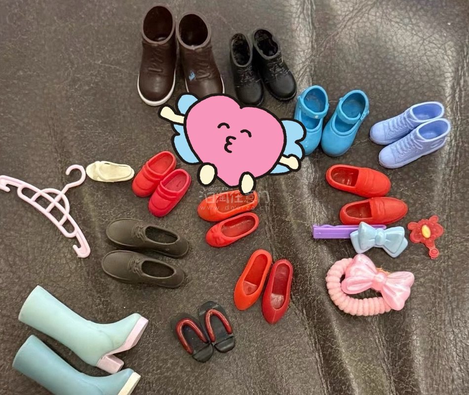 瞧瞧！我用任意门在雅虎日拍上面拍到的中古丽佳licca的男娃！！超级开心，成色很好！而且背面还有标，是正品！这单用的拼团物流发回来，重量轻但是打包却非常好，物流也很快！满足啦～