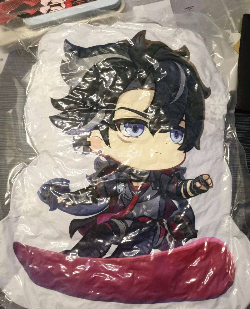 这次挖煤捡漏了很好价的抱枕和鼠标垫，鼠标垫到仓的重量很轻，幸好有拍照服务，服务很快，还好是虚惊一场，强推拍照服务，安心切煤?