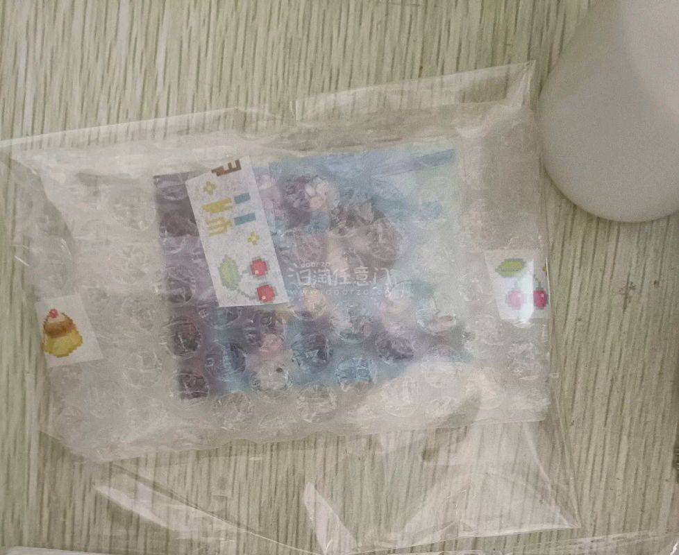 这次挖煤捡漏了很好价的抱枕和鼠标垫，鼠标垫到仓的重量很轻，幸好有拍照服务，服务很快，还好是虚惊一场，强推拍照服务，安心切煤?