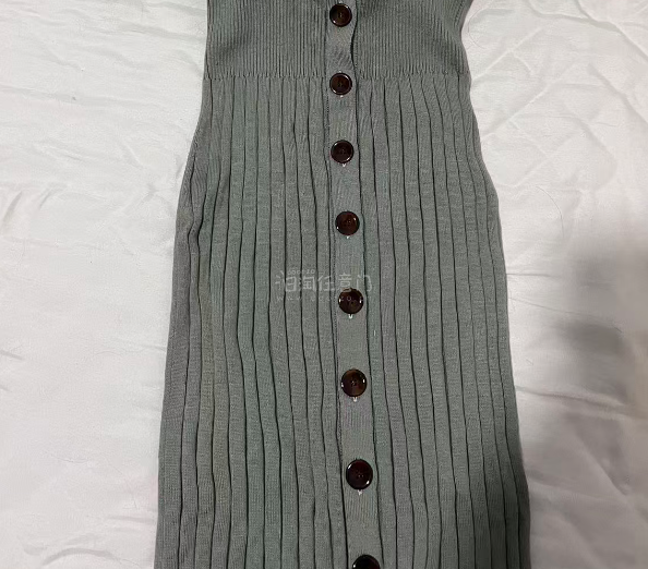 大概是一期开箱分享，好开心，等了很久的两件衣服，一件sindel针织连衣裙，一件黑色短裙，很貌美，特别特别喜欢，而且使用了EPL物流，比ems慢一点但是也10天签收，使用了积分抵扣特别便宜~