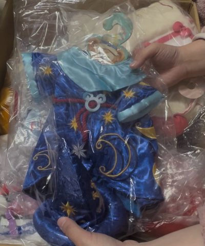 在挖煤姬海淘代购平台上购买了一些迪士尼的中古毛绒玩具和毛绒玩具衣服，到手后完好无损。挖煤姬很适合我这种喜欢网购的人，足不出户也能购买到海外的东西，而且挖煤姬页面设计也非常好，不管是搜索还是订单查看都一目了然