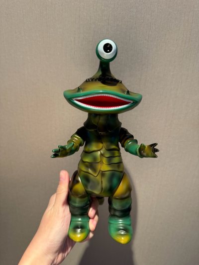 独眼钱多多真是穿什么都好看耶～～拿到手发现是磨砂质感的很惊喜，更惊喜的是包装里面充气填充严丝合缝保护的非常好?