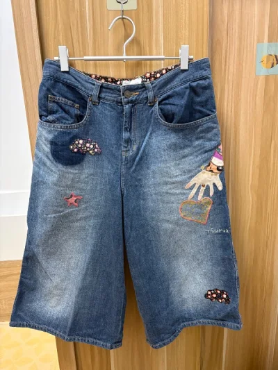 这次购买的是三件衣服，连衣裙很可爱，我选择的是邮政EPL。半个月左右我就收到了，包裹完整，挖煤姬的页面简洁方便。适合我这种新手小白用，人工客服响应也很迅速，自动计算运费省时省事。物流速度快，积分优惠多多，很适合新人入坑，感谢挖煤姬帮我买到心仪的宝贝!这次购物体验满分...