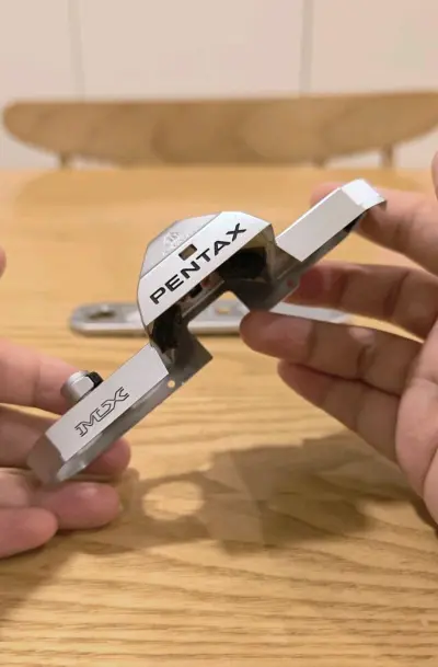 无意间能在挖煤姬刷到库存全新的宾得mx外壳，看编号估计是库存了差不多50年，这种稀罕物真的是有这村没这店，能淘到纯属我运气好。