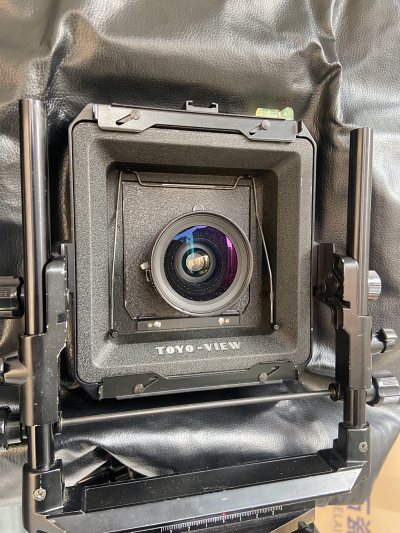 记录一下，第四次在挖煤姬海淘捡漏，这次分享的是Toyo大画幅单轨的一个凹板和Toyo View G的镜头遮光罩，成色OK，走的EMS航空，发货后7天收到，包裹八角尖尖