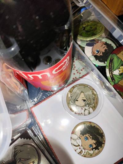 这次切煤是给自己还有朋友的礼物……一如既往的迅速通过合单，还帮我换了包装箱，超贴心，每次走竹蜻蜓，樱花妹留的小贴纸和赠品什么的也都保留在里面，非常感谢工作人员的细心