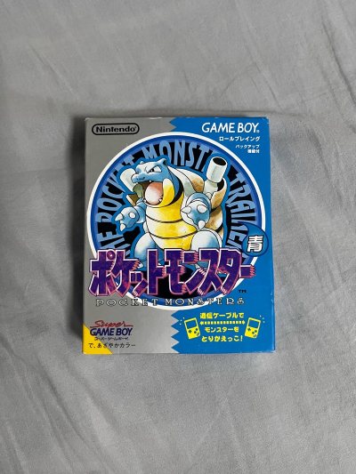 等到了期待已久的收藏，经典的宝可梦，充满了童年的回忆，小时候最爱玩的就是宝可梦，奈何都没有正版，现在终于收集齐了所有的初版宝可梦卡带，超级开心。