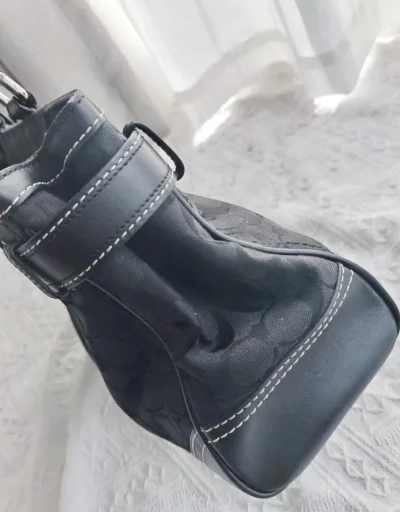 在国内弄个app种草了这个包，奈何国内价格太高溢价严重。偶然逛挖掘机发现有人在出看了一下成色还不错价格也比国内便宜很多救一下购买了两个颜色