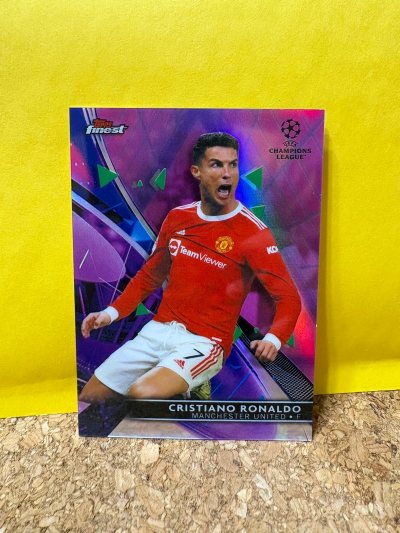 拍下一堆宝可梦卡牌，支付了竹蜻蜓运费后，包裹很快到手。卡包整齐排列，那份跨越海洋的期待瞬间化作开包的雀跃。日淘的乐趣就在其中。