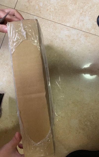 挖煤姬淘的古早眼影太香了！樱花妹包装超严实，盘身一点没磕碰，国际物流速度也很惊喜，合单后没多久就收到了还没被税～经典古早配色太戳我，粉质比预想中好太多，哑光丝滑不飞粉，珠光细闪清透不廉价，消肿又提气色，复古氛围感拉满。上手试色显色度刚好，晕染超轻松，随便画画都有那味...