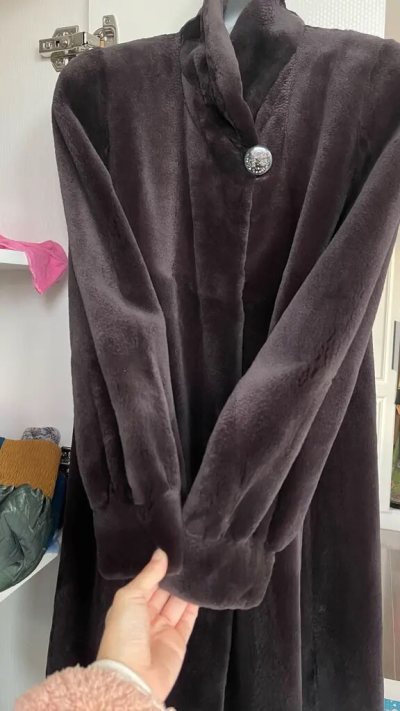 没想到打开了新大陆 新注册的号居然给了好多优惠券和积分 超美丽的价格切到这么好的貂绒真的是爽到飞 有问题找客服也很细心耐心的解答 已经入坑又买了好几件 
开心