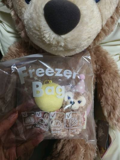 非常满意的购物体验，雪莉玫和达菲完好无损，和新的一样！第一次使用竹蜻蜓路线，很方便，到国内非常快速，以后会继续使用！